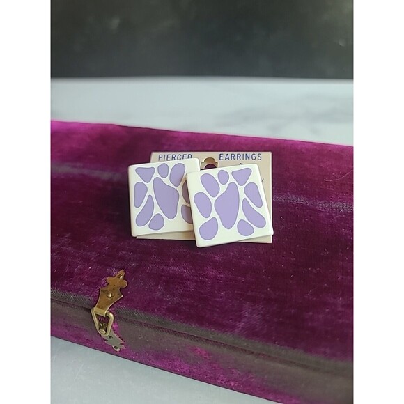 Purple And White Animal Print Plastic Earrings Vintage NOS - Picture 2 of 10